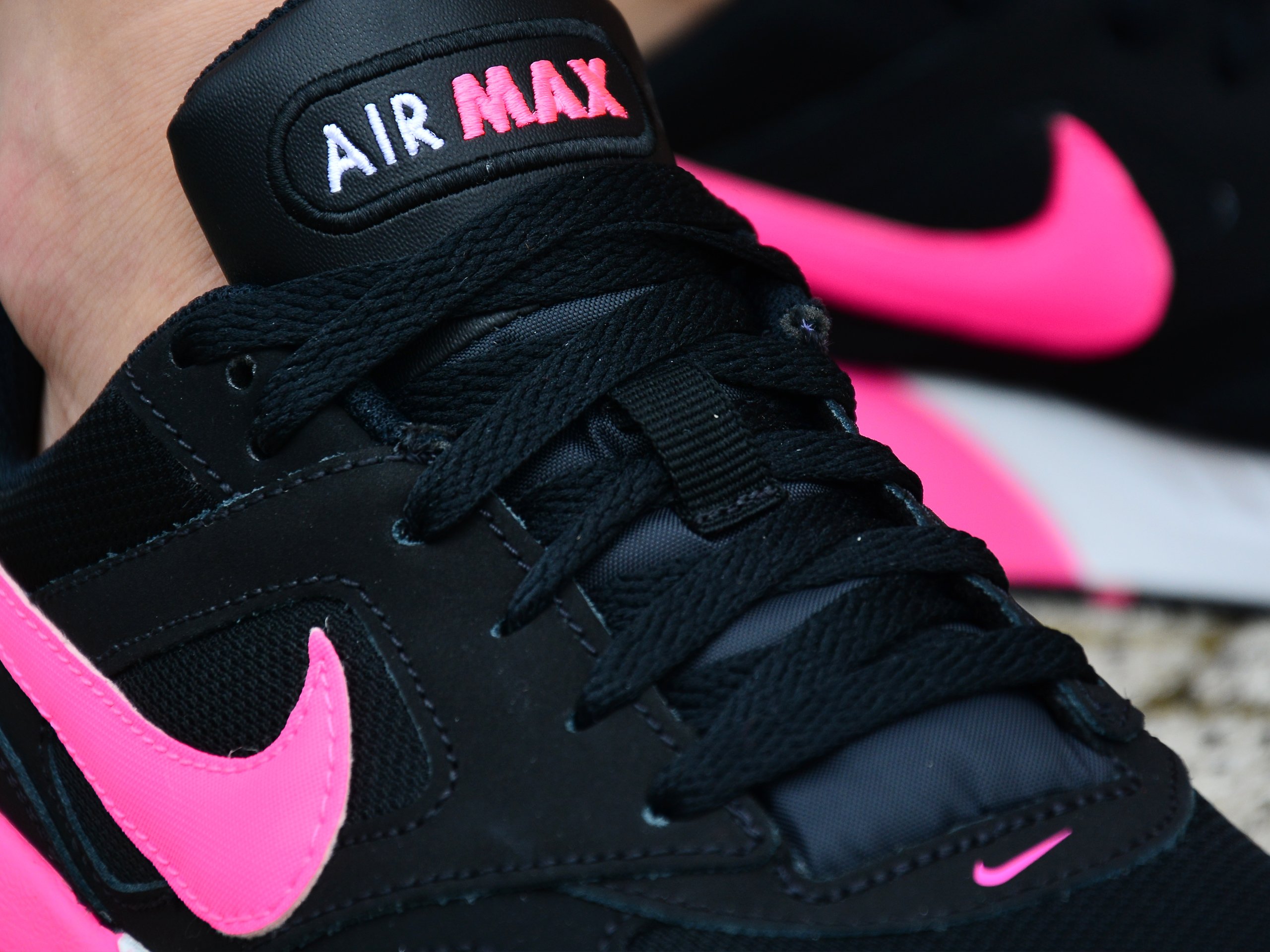 Nike, Air Max Ivo Girls Trainers, Black/Pink