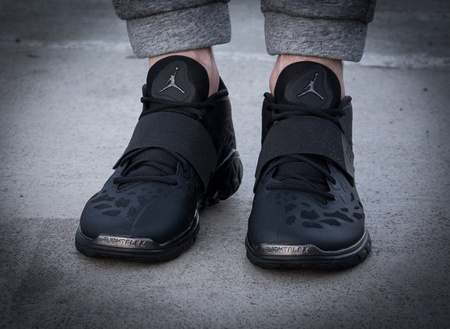 JORDAN FLIGHT FLEX TRAINER "BLACK METALLIC" (768911-010)