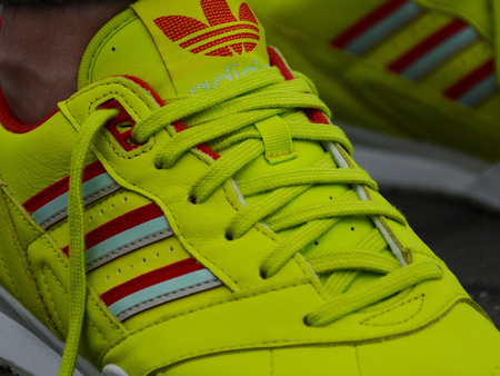 Adidas - A.R Trainer DB2736 - Sneakers - Yellow / Red