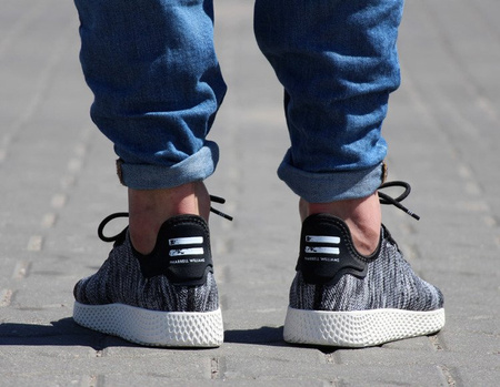 ADIDAS Pharrell Williams Tennis Hu Primeknit  (CQ2630)