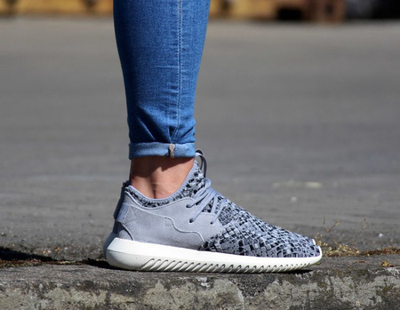 ADIDAS Tubular Entrap  (BA7100)