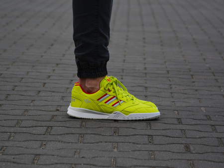 Adidas - A.R Trainer DB2736 - Sneakers - Yellow / Red