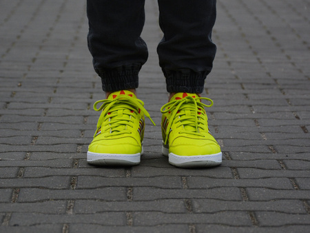 Adidas - A.R Trainer DB2736 - Sneakers - Yellow / Red