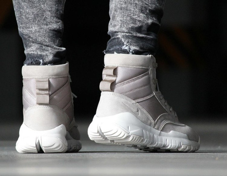 BEST PRICE! NIKE WMNS SFB 6' NSW (862511-200)