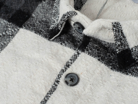 PLUS POSH - CZARNO-KREMOWY KRATKA