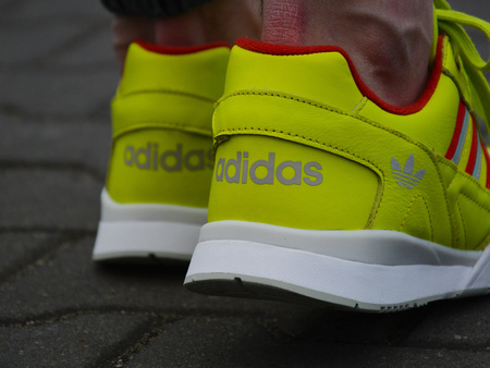 Adidas - A.R Trainer DB2736 - Sneakers - Yellow / Red