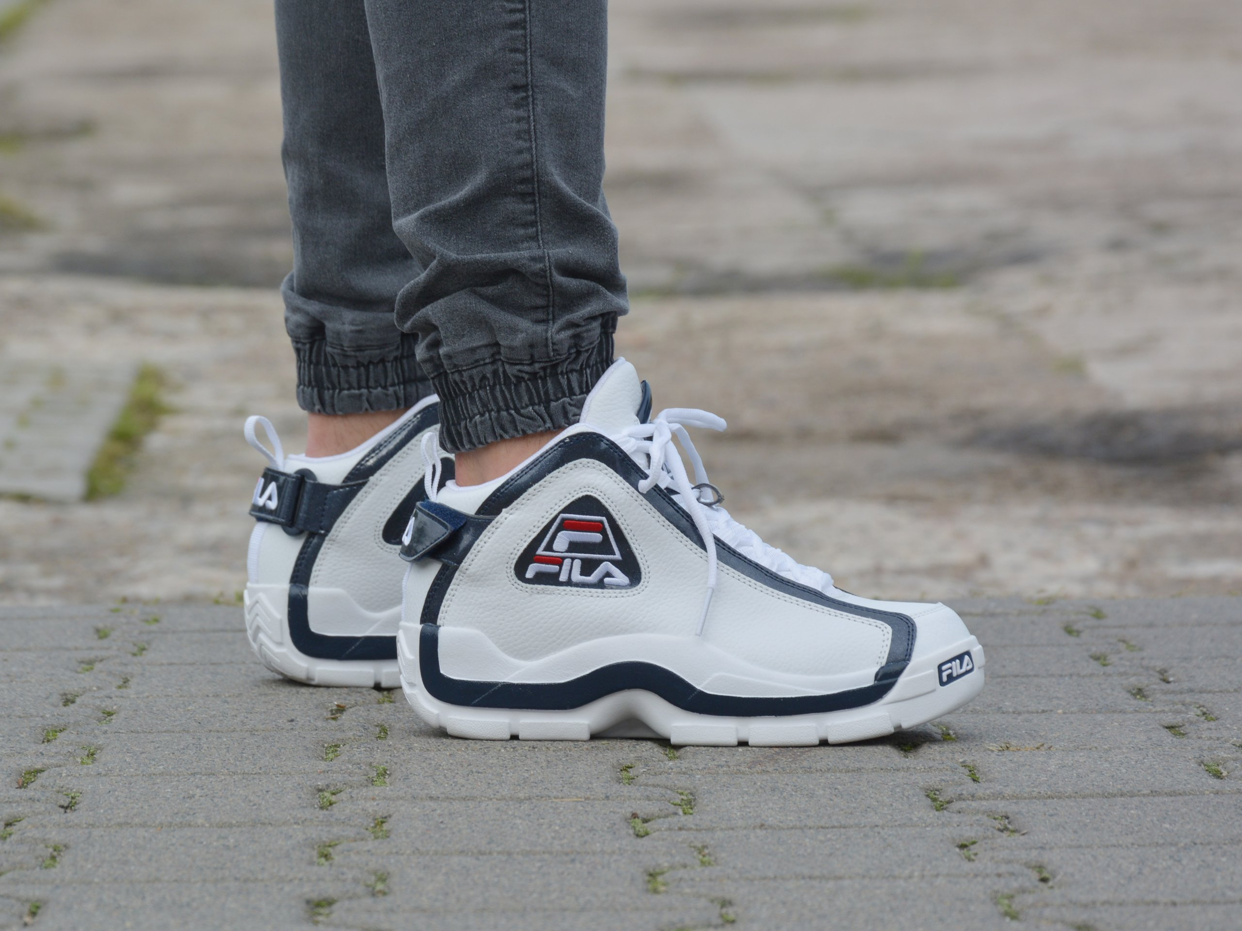 Fila - Grant Hill 2 1010788.01M - Sneakers - White / Navy Fila - Grant Hill 2 1010788.01M - Sneakers - White / Navy
