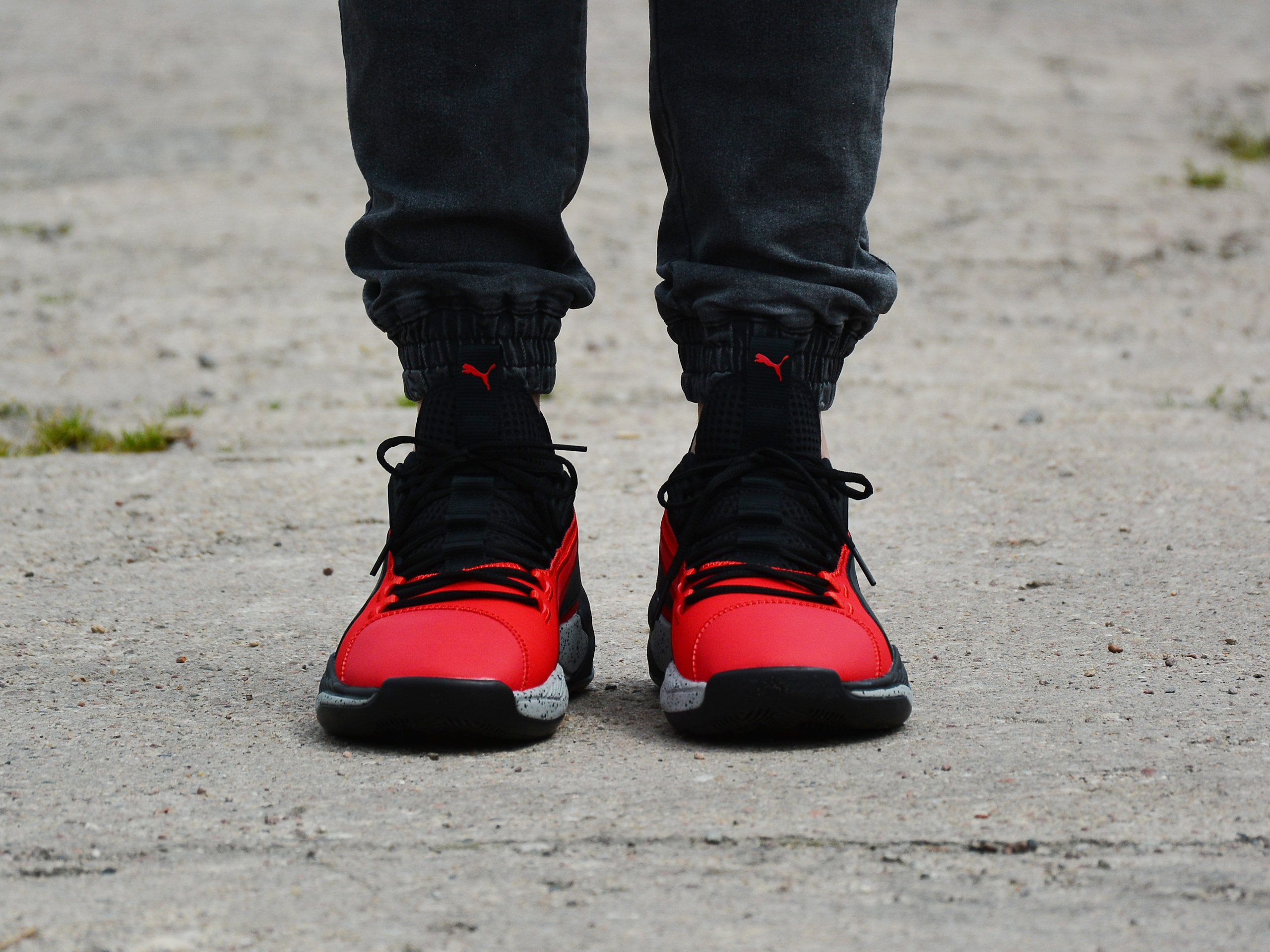 Puma - Uproar Hybrid Court 192775-08 - Sneakers - Black / Red | Mens \\ Puma  | Kicks Sport - a trusted supplier of branded sports footwear