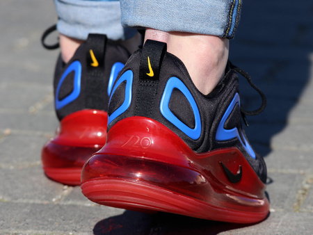 Nike - Air Max 720 AO2924-014 - Sneakers - Black / Red / Blue