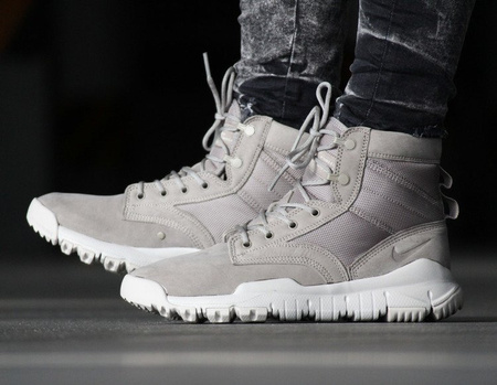 BEST PRICE! NIKE WMNS SFB 6' NSW (862511-200)